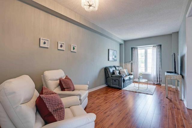 102 Wilkie Lane, Townhouse with 3 bedrooms, 3 bathrooms and 1 parking in Ajax ON | Image 4