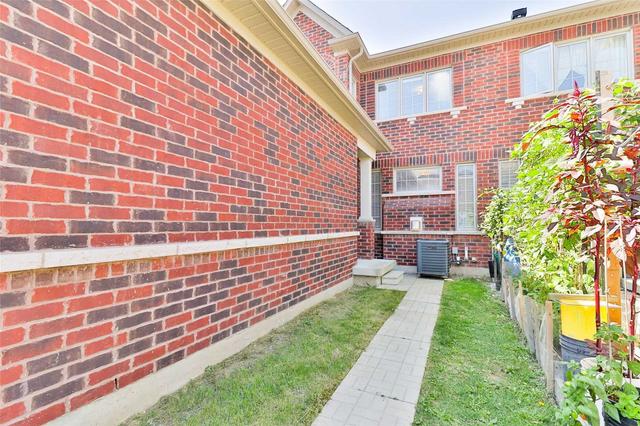 161 Harbord St, House attached with 3 bedrooms, 3 bathrooms and 3 parking in Markham ON | Image 2
