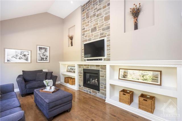 53 Crantham Crescent, House detached with 4 bedrooms, 3 bathrooms and 6 parking in Ottawa ON | Image 14