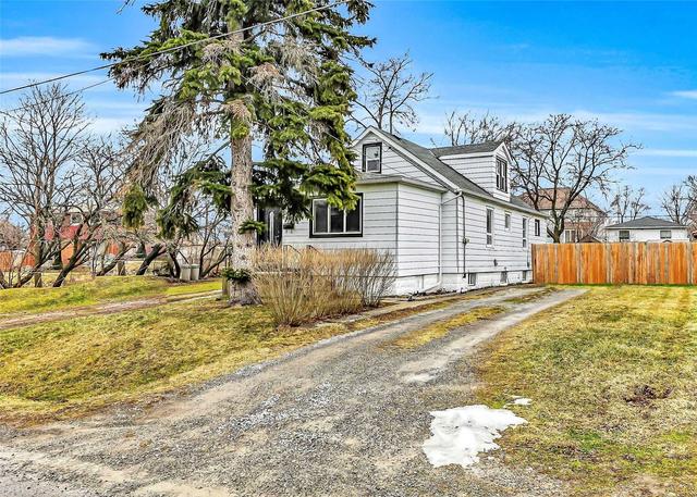 28 Greenwood Ave, House detached with 3 bedrooms, 2 bathrooms and 4 parking in St. Catharines ON | Image 12