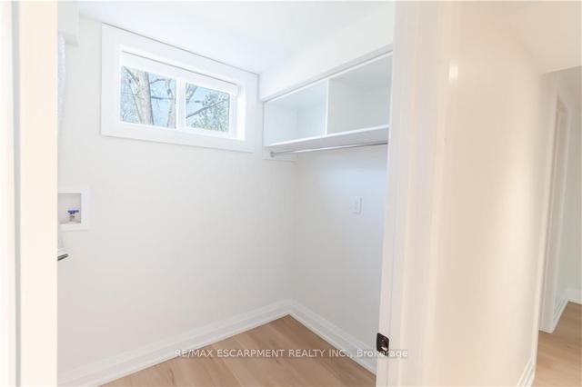 60 West 27th St, House detached with 3 bedrooms, 2 bathrooms and 5 parking in Hamilton ON | Image 13