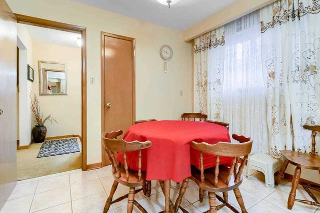 7054 Darcel Ave, House semidetached with 3 bedrooms, 2 bathrooms and 4 parking in Mississauga ON | Image 5