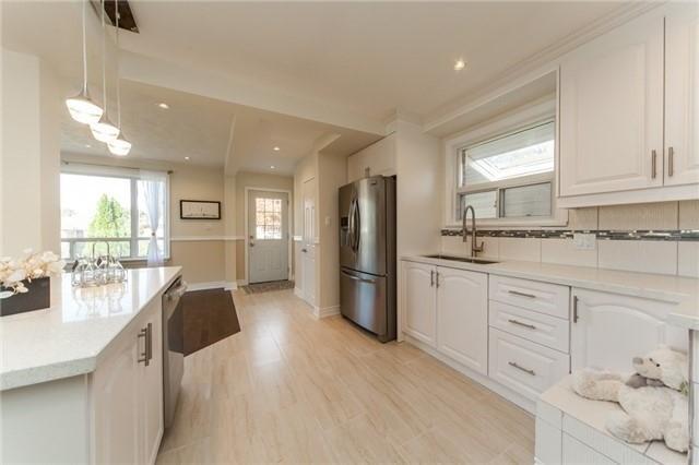 Upper - 23 Belyea Cres, House detached with 3 bedrooms, 2 bathrooms and 4 parking in Toronto ON | Image 9