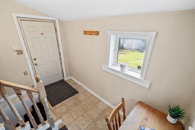 68 Crown St, House detached with 2 bedrooms, 1 bathrooms and 4 parking in Quinte West ON | Image 17