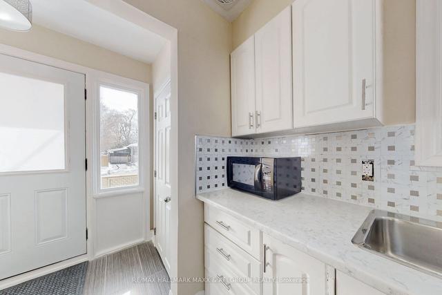 207 Septonne Ave, House semidetached with 3 bedrooms, 3 bathrooms and 4 parking in Newmarket ON | Image 3