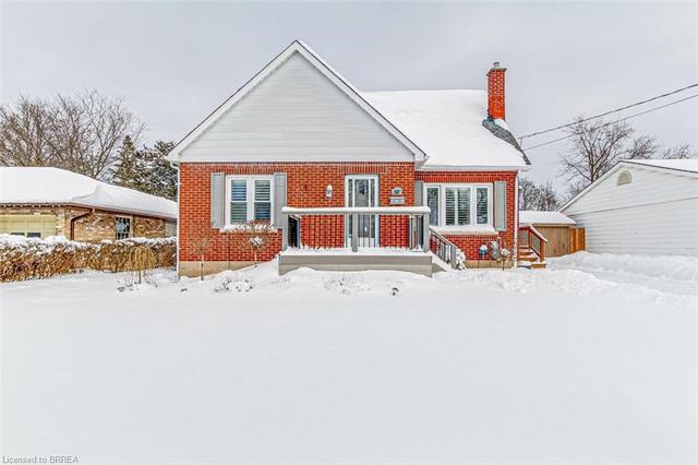 58 Devon Street, House detached with 3 bedrooms, 1 bathrooms and 2 parking in Brantford ON | Image 2