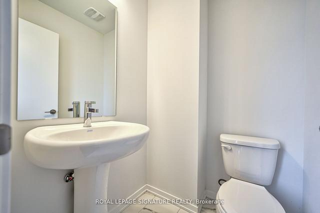 150 - 225 Birmingham St, Townhouse with 3 bedrooms, 3 bathrooms and 1 parking in Toronto ON | Image 3