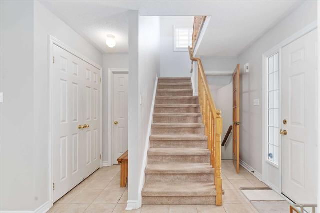 18 Watson Dr, House detached with 3 bedrooms, 3 bathrooms and 6 parking in Barrie ON | Image 7