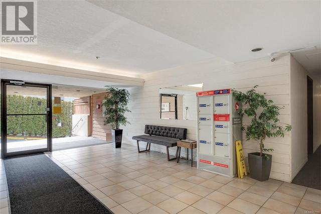105 - 3277 Glasgow Ave, Condo with 1 bedrooms, 1 bathrooms and 1 parking in Saanich BC | Image 25