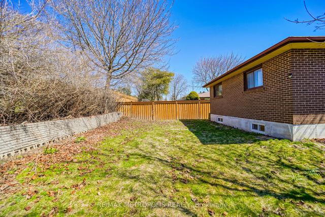 32 Charles Tupper Dr, House detached with 3 bedrooms, 2 bathrooms and 3 parking in Toronto ON | Image 32