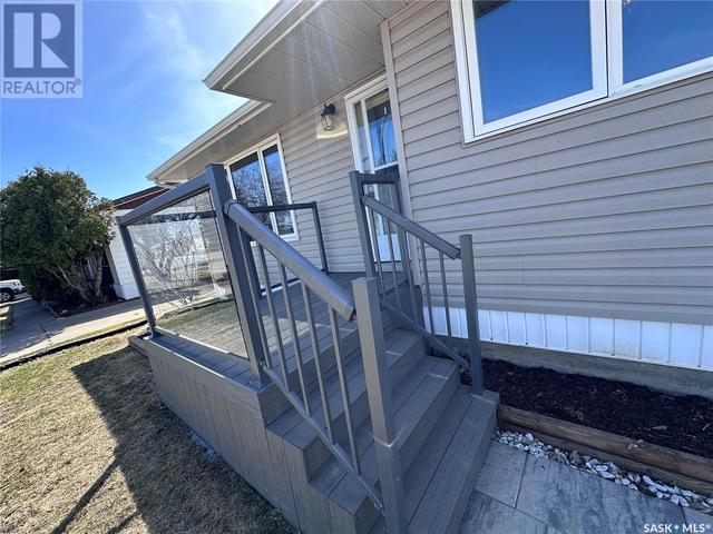 846 Smith Street, House detached with 4 bedrooms, 2 bathrooms and null parking in Estevan SK | Image 3