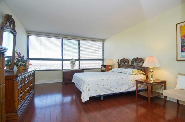 2207 - 1300 Bloor St W, Condo with 3 bedrooms, 2 bathrooms and 1 parking in Toronto ON | Image 10