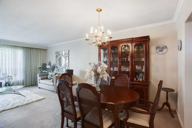 69 Sandrift Sq, House detached with 3 bedrooms, 2 bathrooms and 3 parking in Toronto ON | Image 3
