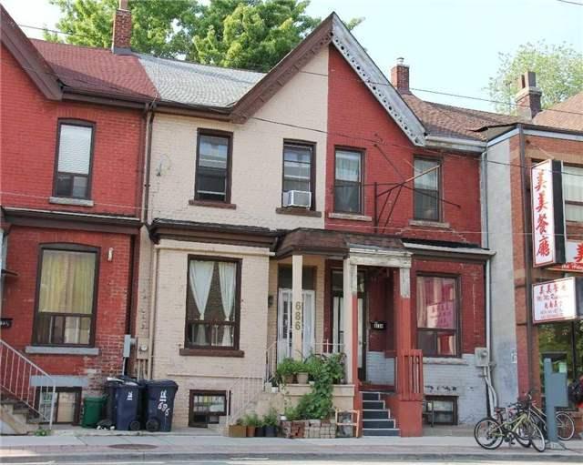 686 Gerrard St E, House attached with 4 bedrooms, 4 bathrooms and null parking in Toronto ON | Image 1