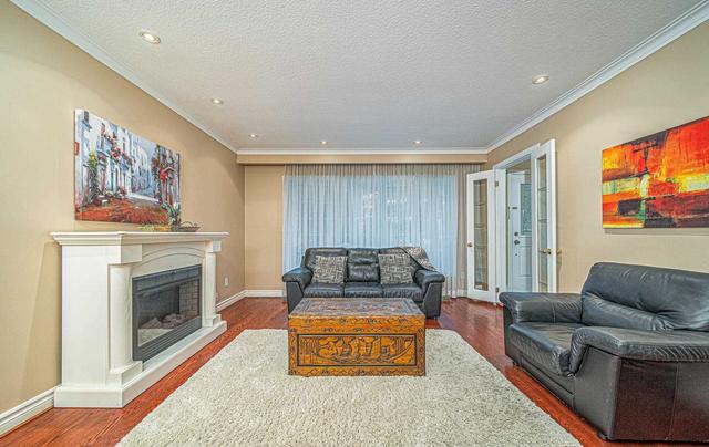 60 Langevin Cres, House detached with 4 bedrooms, 2 bathrooms and 4 parking in Toronto ON | Image 27