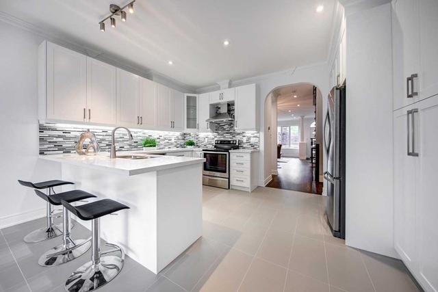 162 Claremont St, House attached with 4 bedrooms, 4 bathrooms and 2 parking in Toronto ON | Image 4