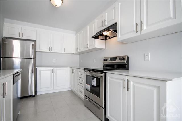 518 Roundleaf Way, Townhouse with 3 bedrooms, 3 bathrooms and 2 parking in Ottawa ON | Image 9