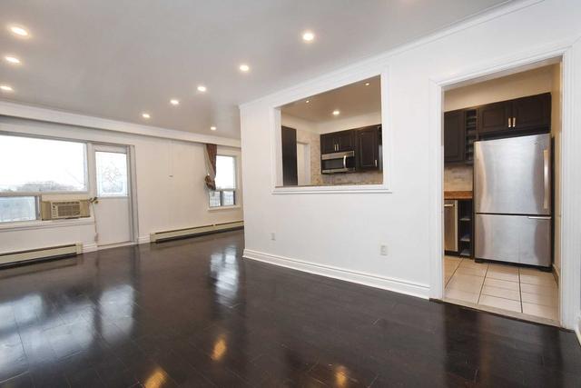 3 - 234 Wilmington Ave, House detached with 3 bedrooms, 2 bathrooms and 2 parking in Toronto ON | Card Image