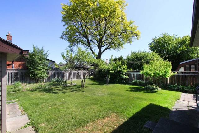 4 Alladin Ave, House detached with 3 bedrooms, 2 bathrooms and 5 parking in Toronto ON | Image 25