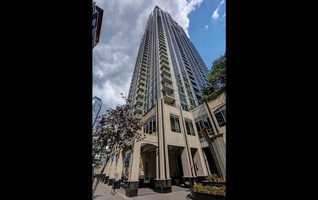 ph05 - 763 Bay St, Condo with 2 bedrooms, 3 bathrooms and 2 parking in Toronto ON | Image 1
