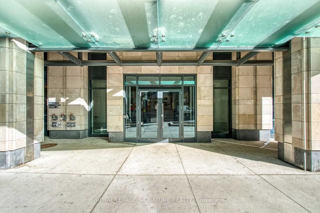 1107 - 955 Bay St, Condo with 2 bedrooms, 2 bathrooms and 1 parking in Toronto ON | Image 2