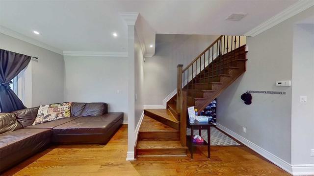 3706 Bathurst St, House attached with 4 bedrooms, 3 bathrooms and 1 parking in Toronto ON | Image 2