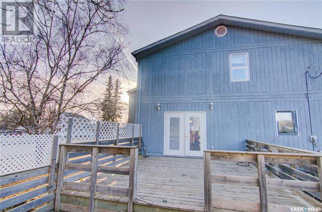 302 Mcleod Avenue E, House detached with 4 bedrooms, 3 bathrooms and null parking in Melfort SK | Image 3