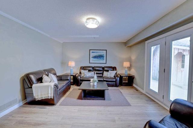75 Elgin Dr, House detached with 4 bedrooms, 2 bathrooms and 3 parking in Brampton ON | Image 2