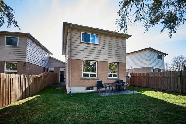 10 Hailey Crt, House attached with 3 bedrooms, 2 bathrooms and 3 parking in Clarington ON | Image 8
