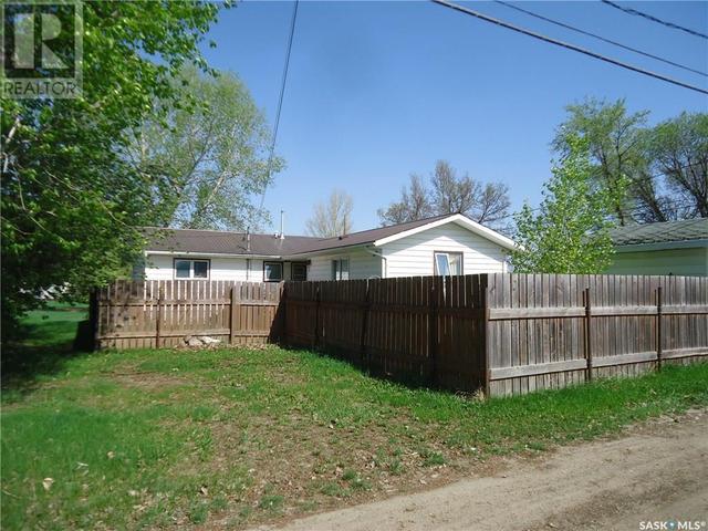 226 Westman Street, House detached with 3 bedrooms, 2 bathrooms and null parking in Midale SK | Image 2