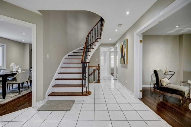 175 Roseheath Dr, House detached with 4 bedrooms, 4 bathrooms and 6 parking in Vaughan ON | Image 2
