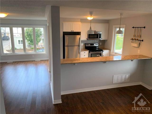 794 Maloja Way, Townhouse with 3 bedrooms, 2 bathrooms and 3 parking in Ottawa ON | Image 2