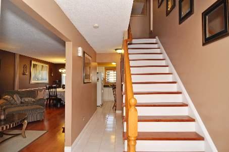 931 Gentry Cres, House semidetached with 3 bedrooms, 2 bathrooms and 3 parking in Oshawa ON | Image 2