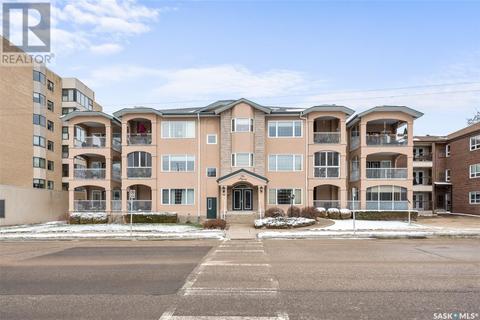 101 - 240 Athabasca Street E, Condo with 2 bedrooms, 2 bathrooms and null parking in Moose Jaw SK | Card Image