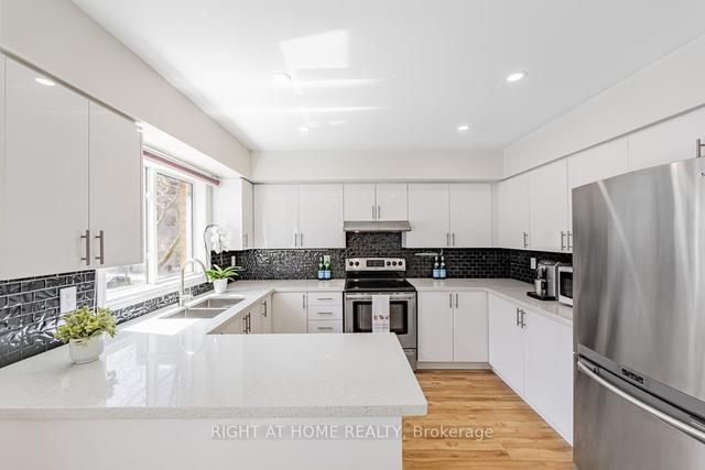 15 Formula Crt, House attached with 3 bedrooms, 3 bathrooms and 3 parking in Toronto ON | Image 3