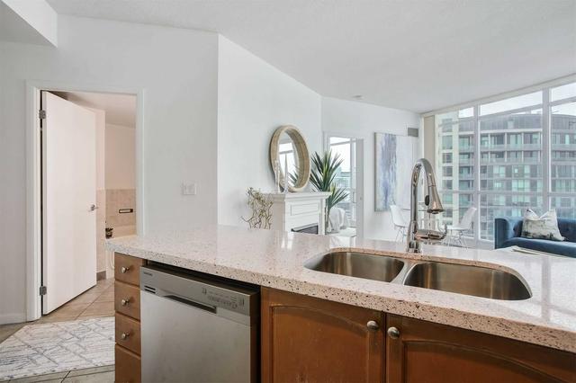 3508 - 219 Fort York Blvd, Condo with 2 bedrooms, 1 bathrooms and 1 parking in Toronto ON | Image 3