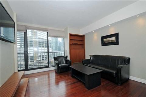 1822 - 33 Harbour Sq, Condo with 1 bedrooms, 1 bathrooms and 1 parking in Toronto ON | Image 6