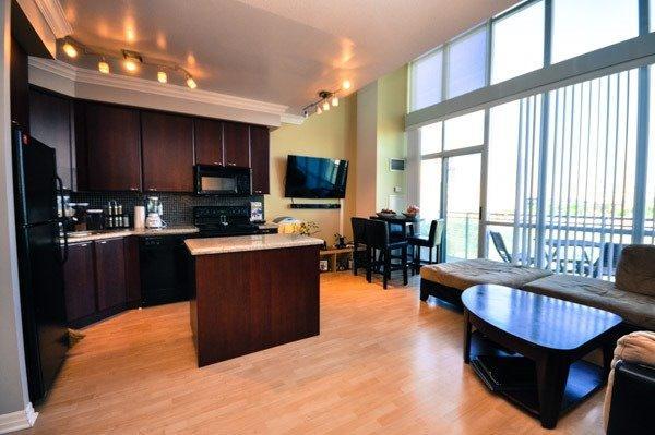 514 - 220 Burnhamthorpe Rd W, Condo with 1 bedrooms, 2 bathrooms and null parking in Mississauga ON | Image 4