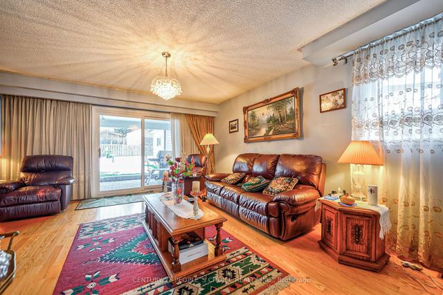 27 Felan Cres, House semidetached with 4 bedrooms, 2 bathrooms and 3 parking in Toronto ON | Image 6