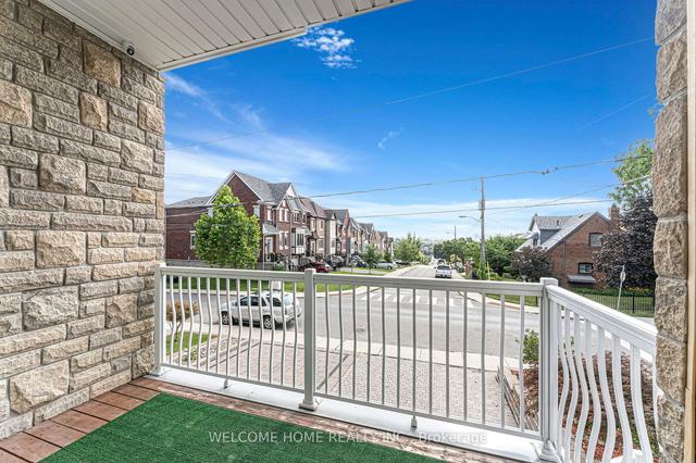 309 Kane Ave, House semidetached with 3 bedrooms, 4 bathrooms and 4 parking in Toronto ON | Image 13