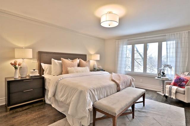 33 Mann Ave, House detached with 4 bedrooms, 4 bathrooms and 6 parking in Toronto ON | Image 7