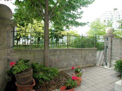 th101 - 2287 Lake Shore Blvd W, Townhouse with 2 bedrooms, 3 bathrooms and 2 parking in Toronto ON | Image 3