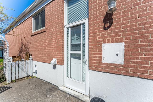 94 Topcliff Ave, House semidetached with 3 bedrooms, 2 bathrooms and 2 parking in Toronto ON | Image 13