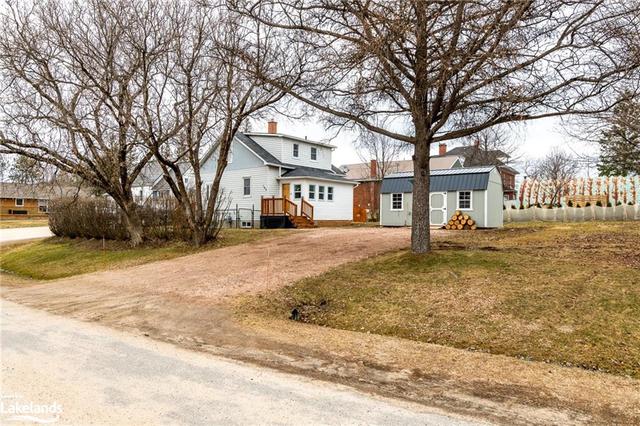 162 Daniel Street, House detached with 2 bedrooms, 2 bathrooms and 4 parking in Powassan ON | Image 1