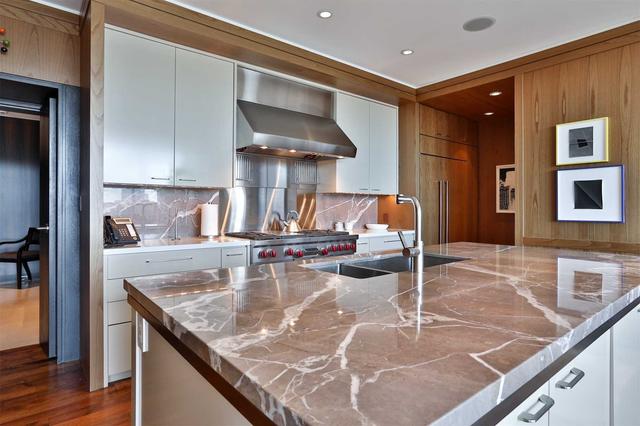 1102 - 155 Cumberland St, Condo with 2 bedrooms, 3 bathrooms and 2 parking in Toronto ON | Image 5