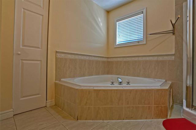 4198 Zurich Ave, House detached with 2 bedrooms, 2 bathrooms and 6 parking in Windsor ON | Image 11