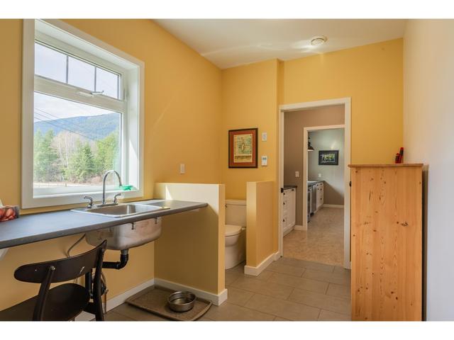 2346 Upper Glade Road, House detached with 2 bedrooms, 3 bathrooms and 10 parking in Central Kootenay I BC | Image 11