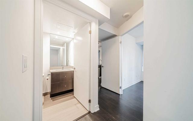 730 - 525 Adelaide St W, Condo with 2 bedrooms, 2 bathrooms and 0 parking in Toronto ON | Image 12