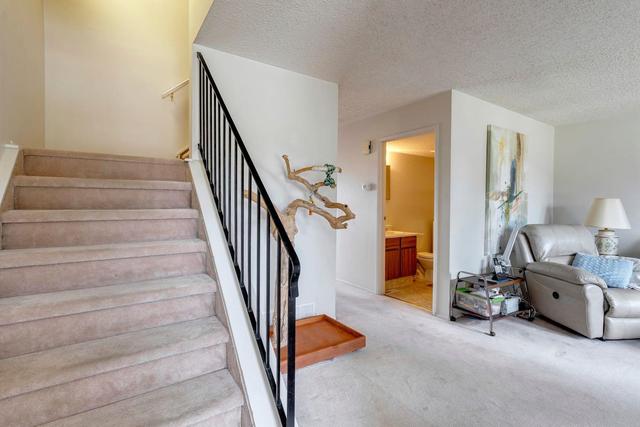 5739 24 Avenue Ne, Home with 3 bedrooms, 1 bathrooms and 1 parking in Calgary AB | Image 2