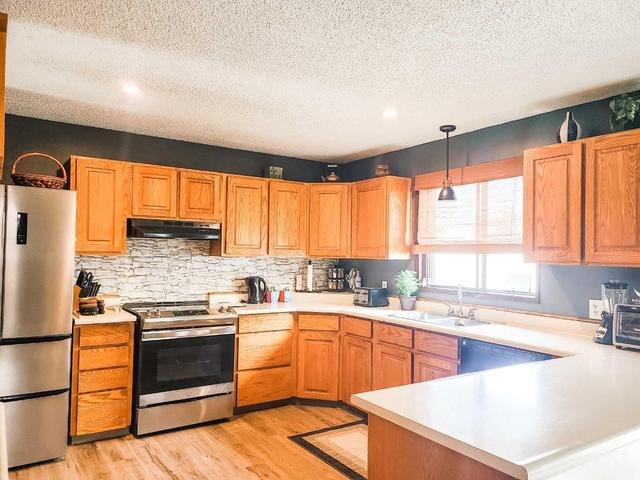 1601 52 Street, House detached with 4 bedrooms, 2 bathrooms and 4 parking in Edson AB | Image 3